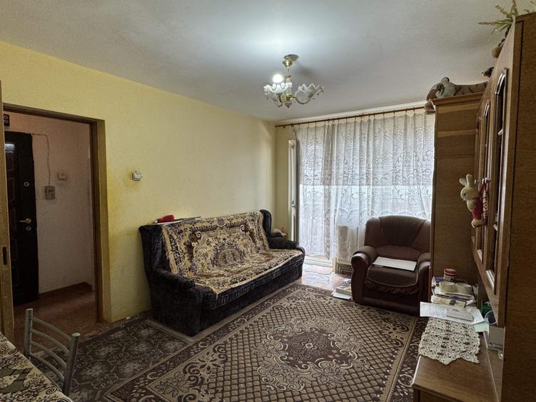 Apartament cu 3 camere semidecomandat în Zahana