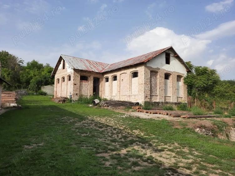 Spațiu comercial, de 723 mp, în Valea Cricovului