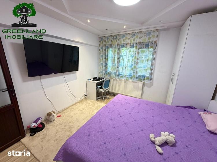 Apartament cu 3 camere în Podu Roș