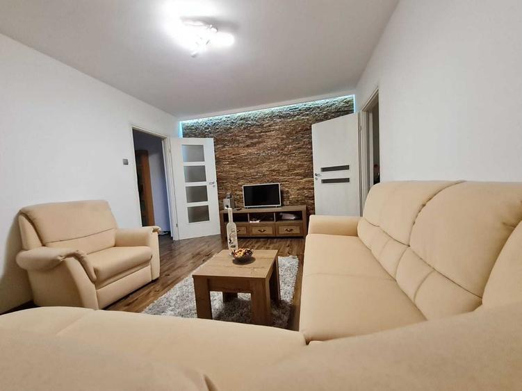 Apartament cu 3 camere semidecomandat în Nord