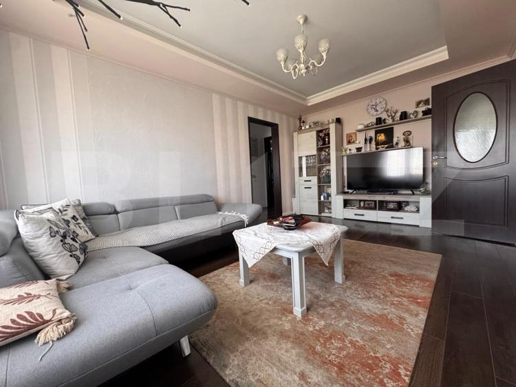 Apartament cu 3 camere decomandat, mobilat în Mircea cel Bătrân
