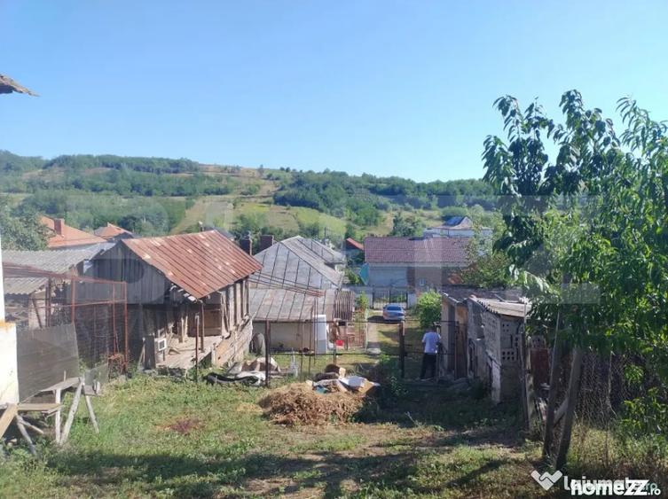 Casă cu 4 camere cu Teren 1100 Mp în Central