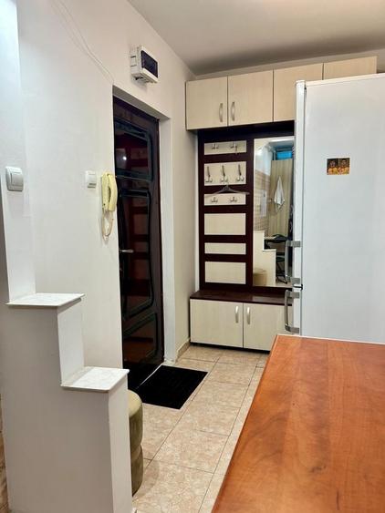 Apartament cu 2 camere semidecomandat în Mioriței