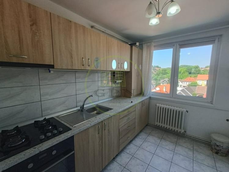 Apartament cu 2 camere decomandat, mobilat în Reghin