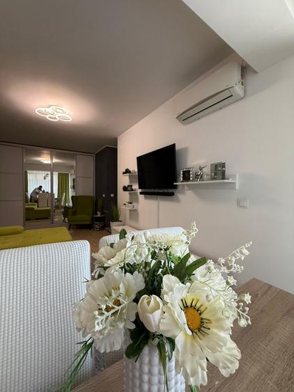 Apartament cu 3 camere semidecomandat în Metalurgiei