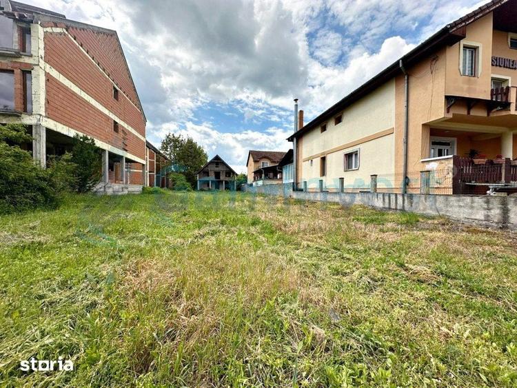 Casă cu 5 camere cu Teren 1449 Mp în Sânmartin