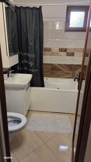 Apartament cu 4 camere decomandat în Micro 17