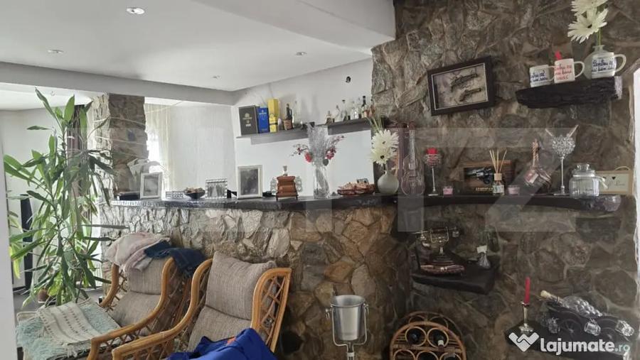 Casă cu 5 camere cu Teren 2800 Mp în Central