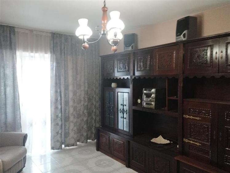 Apartament cu 4 camere decomandat, mobilat în Nord