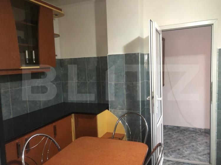 Apartament cu 3 camere decomandat, mobilat în Semicentral