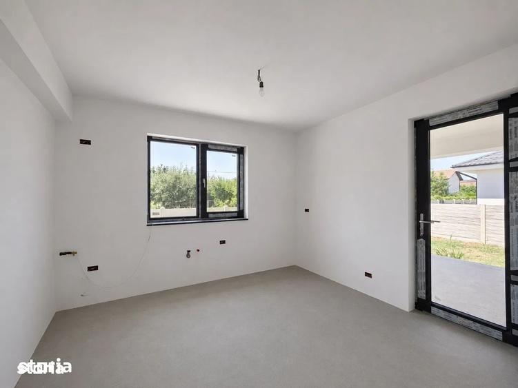 Casă cu 4 camere în Domnești