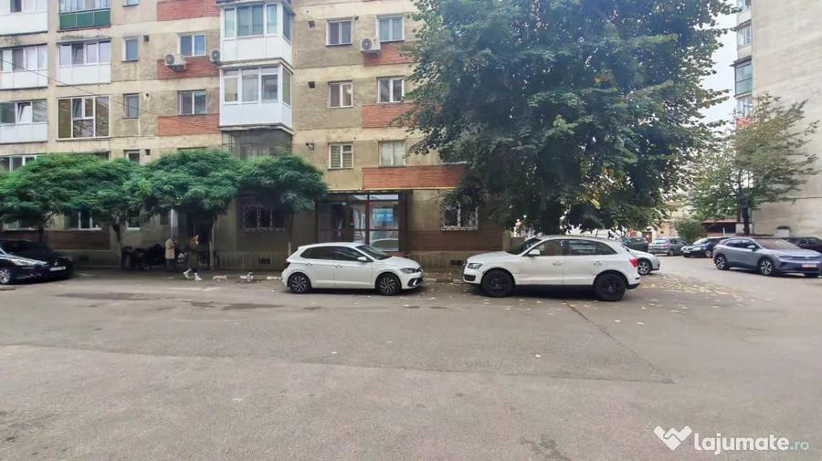 Spațiu comercial, de 85 mp, în Central