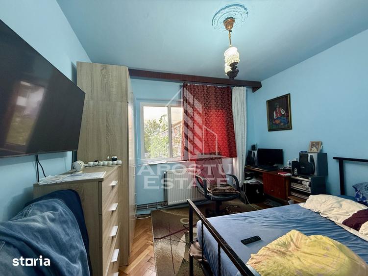 Apartament cu 3 camere semidecomandat în Complex Studențesc
