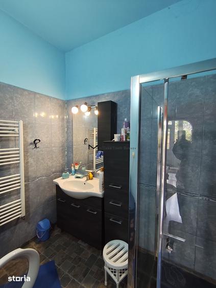 Casă cu 5 camere cu Teren 450 Mp în Schei