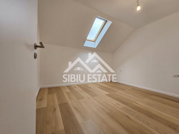 Duplex cu 4 camere cu Canalizare în Șura Mică