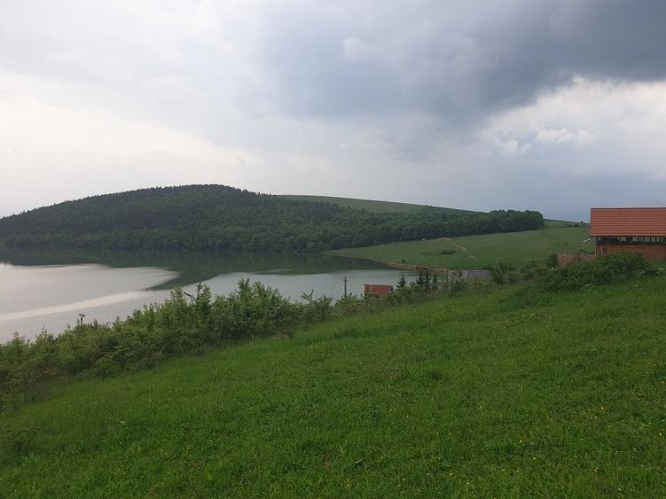 Teren Construcții intravilan de 5800 mp, în Pădureni