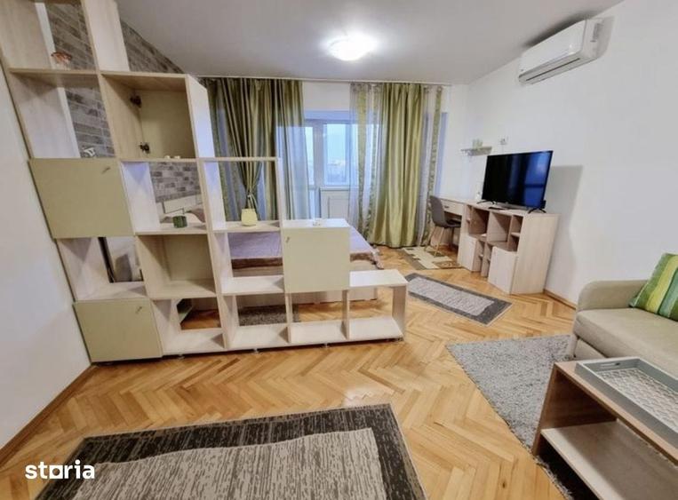 Garsonieră decomandată în Decebal