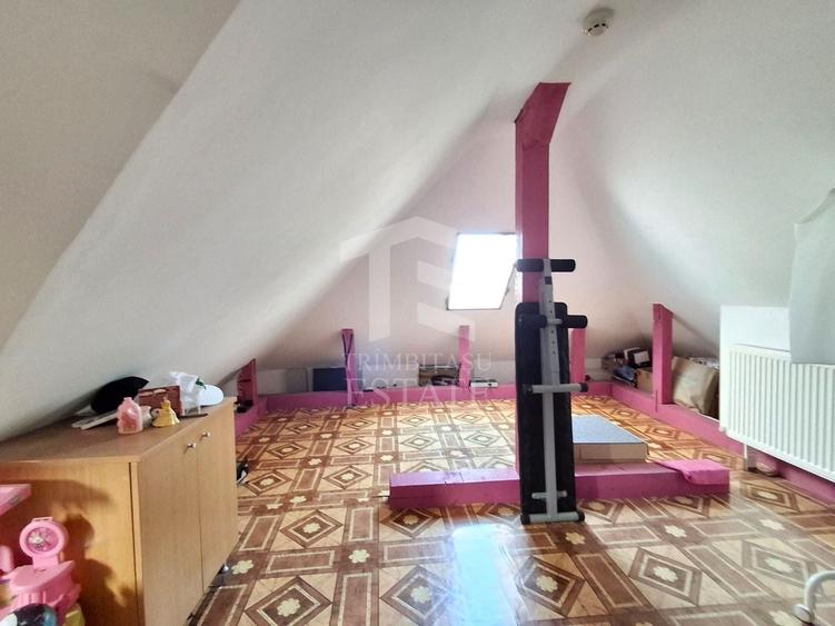 Duplex cu 4 camere cu Canalizare în Pasărea