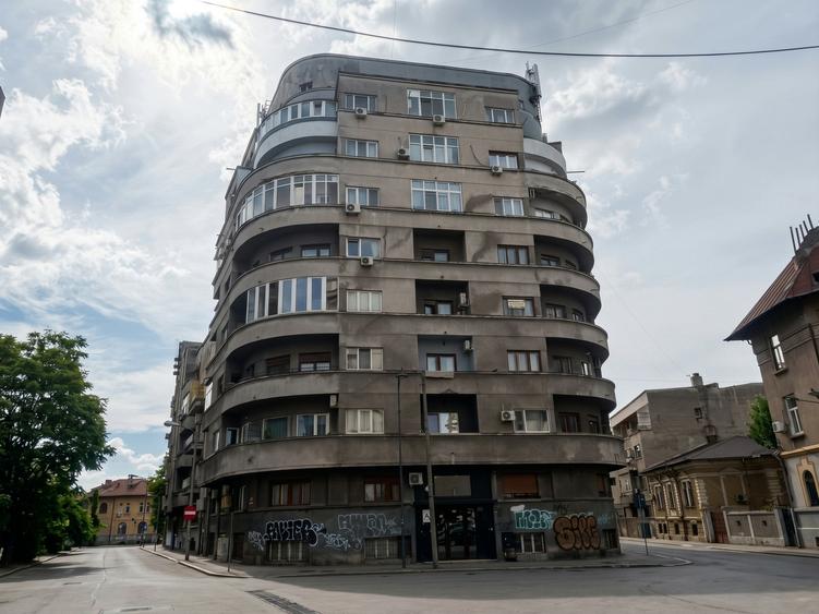 Apartament cu 4 camere decomandat în Armeneasca