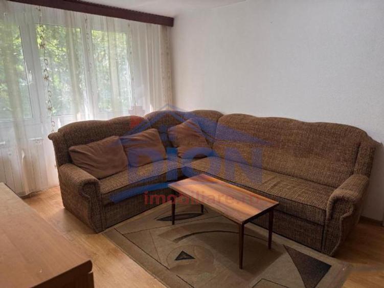Apartament cu 3 camere semidecomandat în Drumul Taberei