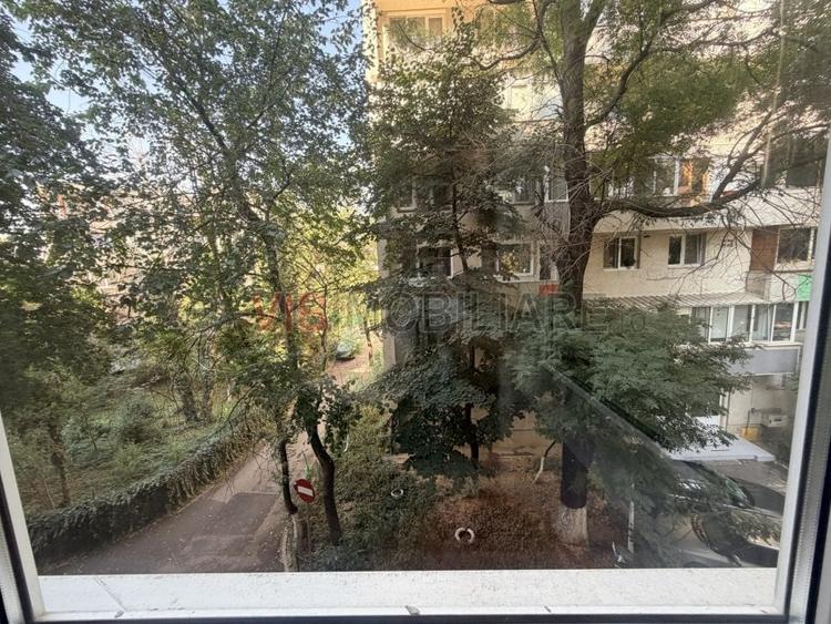 Apartament cu 2 camere semidecomandat în Grivița