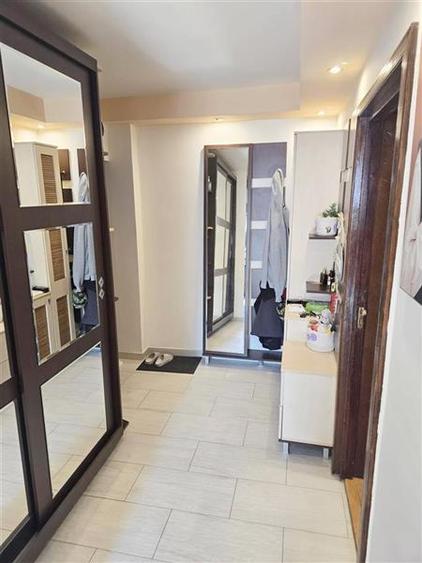 Apartament cu 3 camere circular, mobilat în Astra