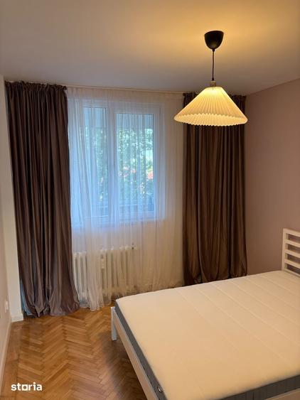 Apartament cu 3 camere semidecomandat în Tei
