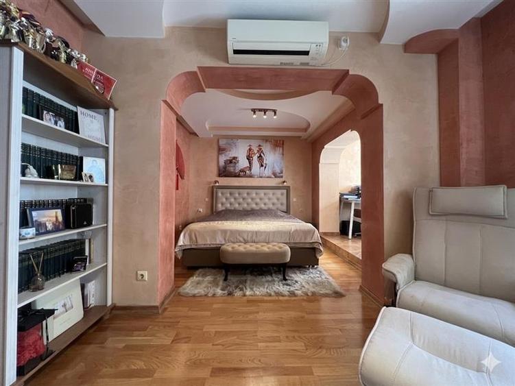 Apartament cu 4 camere decomandat, mobilat în Aeroport
