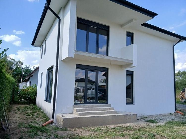 Casă cu 3 camere în Șelimbăr