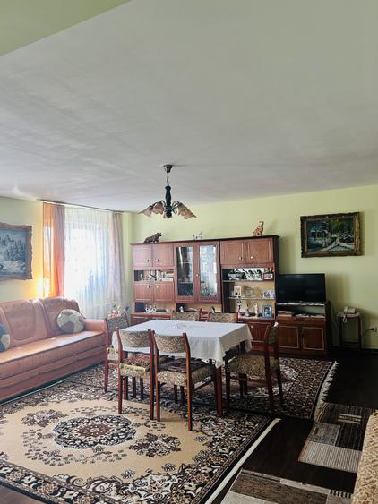Apartament cu 3 camere decomandat în Mureșel