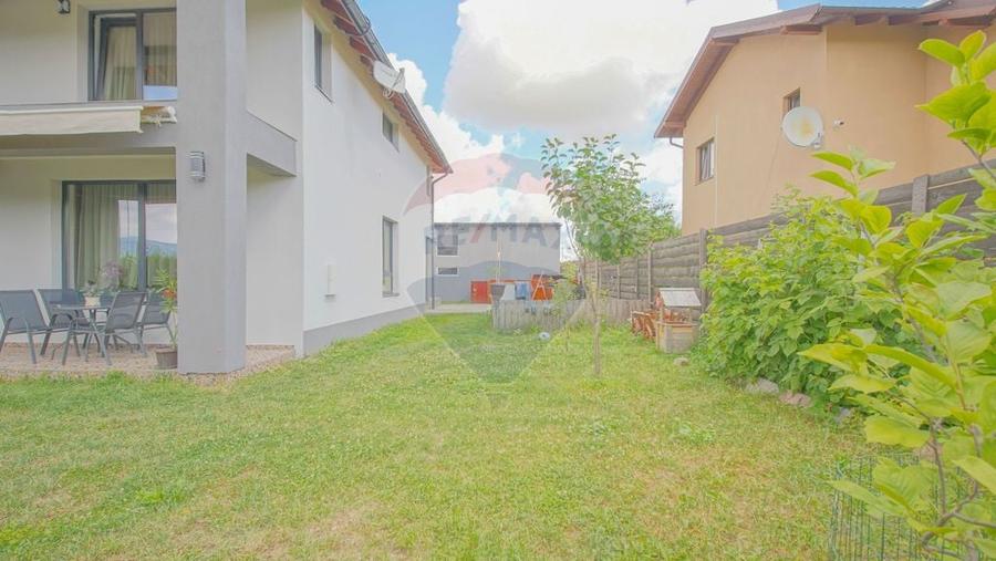 Casă cu 4 camere cu Teren 605 Mp în Central