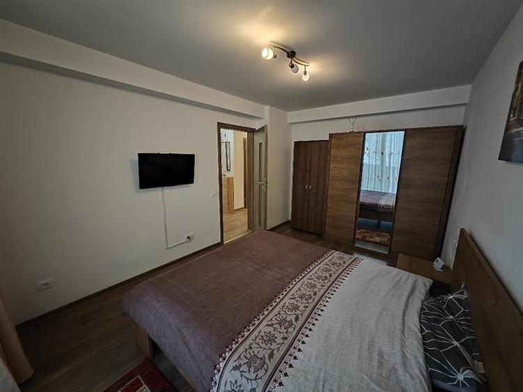 Apartament cu 2 camere decomandat, mobilat în Tractorul