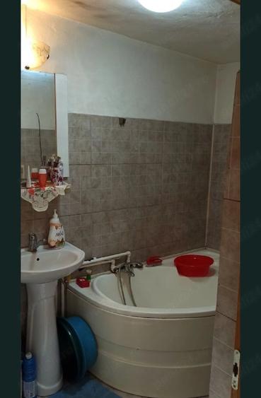 Casă cu 5 camere cu Teren 1500 Mp în Poiana Mare