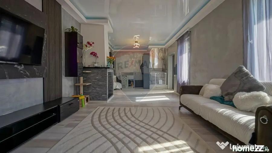 Casă cu 6 camere cu Teren 494 Mp în Vulcan