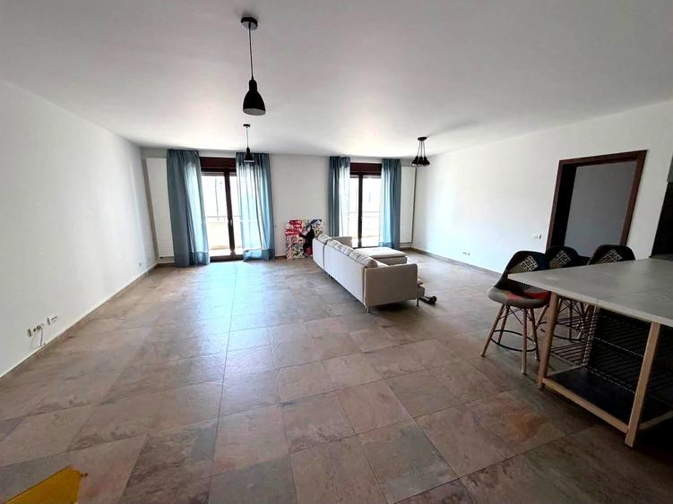 Apartament cu 2 camere semidecomandat, mobilat în Romană