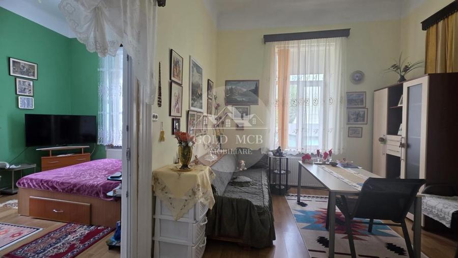 Apartament cu 5 camere decomandat în Armeneasca