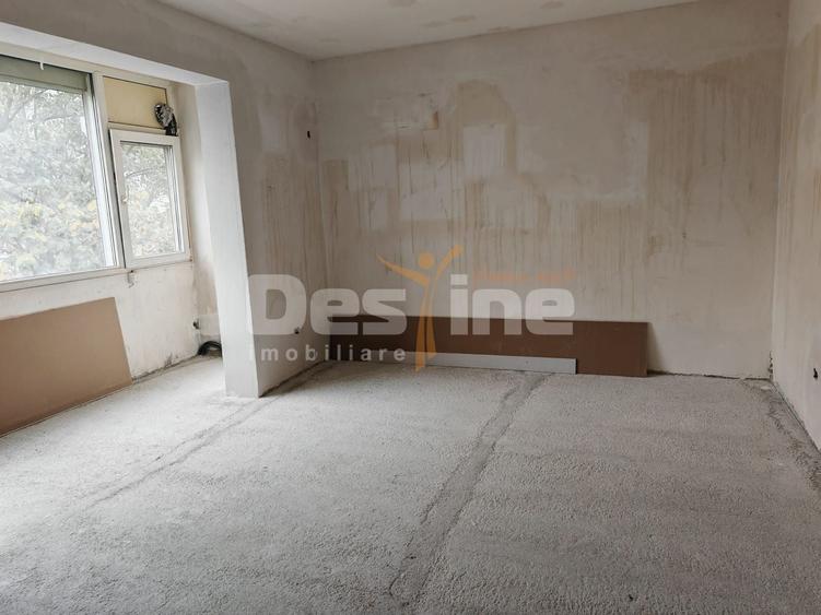 Apartament cu 4 camere decomandat în Vest