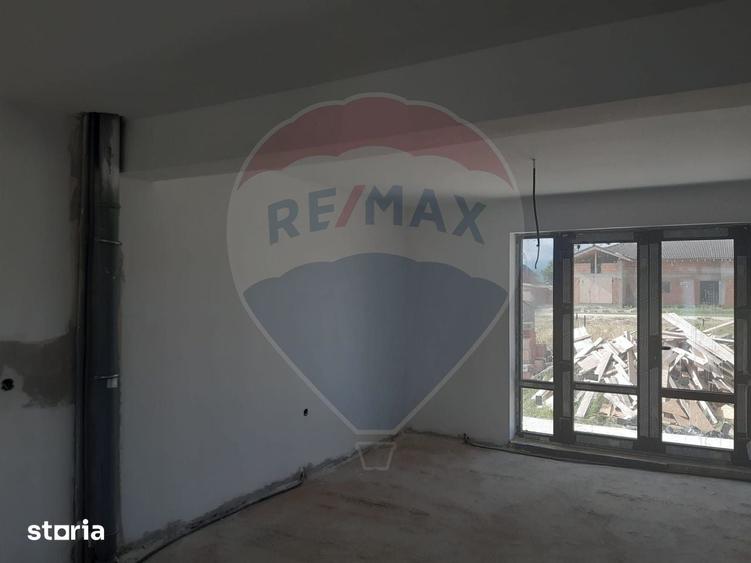 Casa / Vila cu 4 camere de vanzare Vulcan, 15 km de Brasov - 16