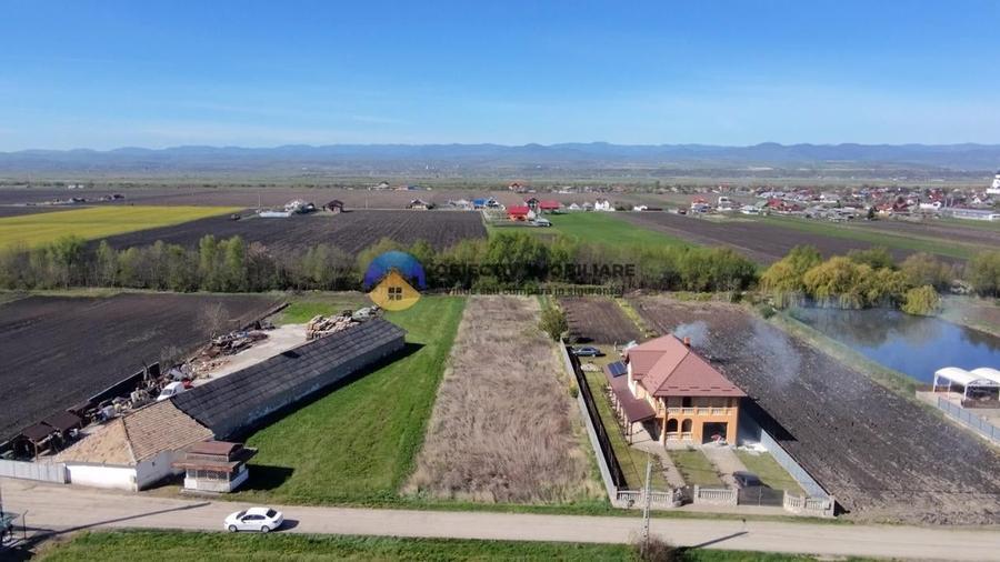 Teren intravilan de 2063 mp, în Podoleni
