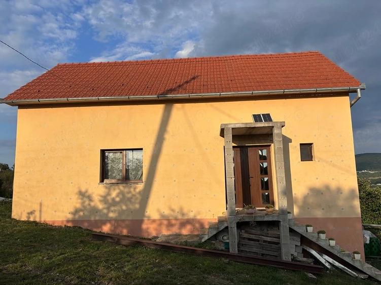 Casă cu Teren 735 Mp în Central
