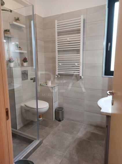 Casă individuală cu 6 camere cu Canalizare în Titan