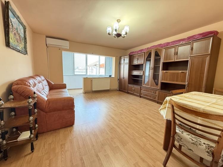 Apartament spatios, 2 camere, 58 mp utili + 2 balcoane si 2 debarale - Bucovina - 1