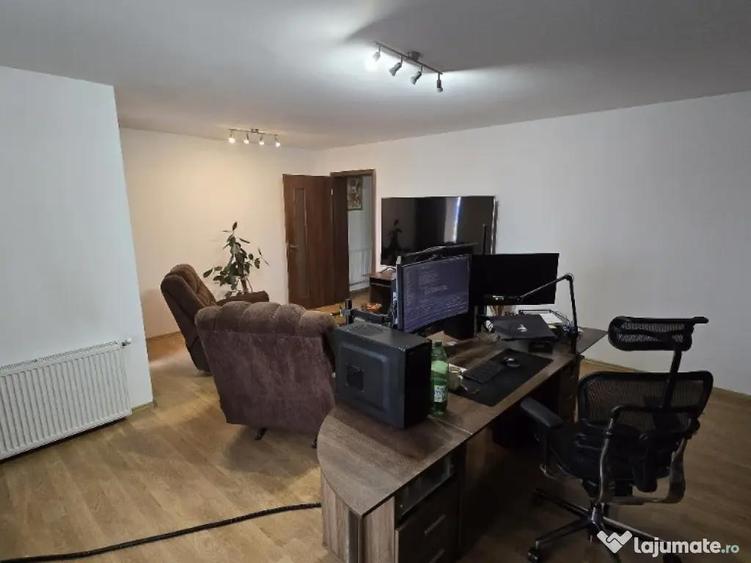 Casă cu 7 camere în Șura Mare
