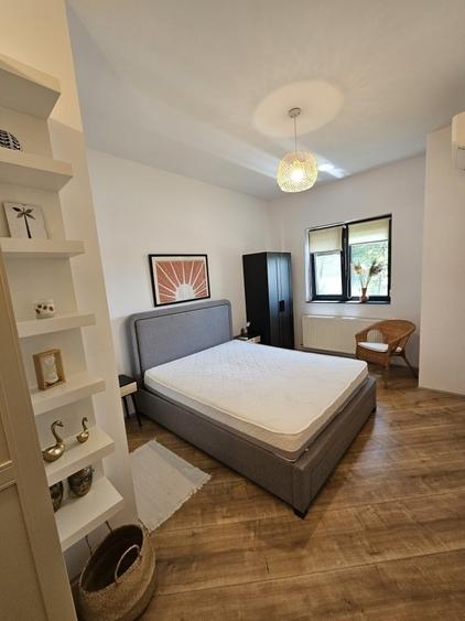 Apartament cu 2 camere decomandat, mobilat în Central