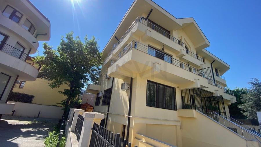 Casă individuală cu 10 camere cu Canalizare în Herăstrău