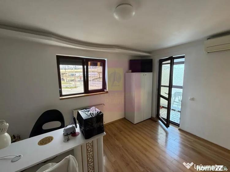 Casă cu 7 camere cu Teren 370 Mp în Cățelu