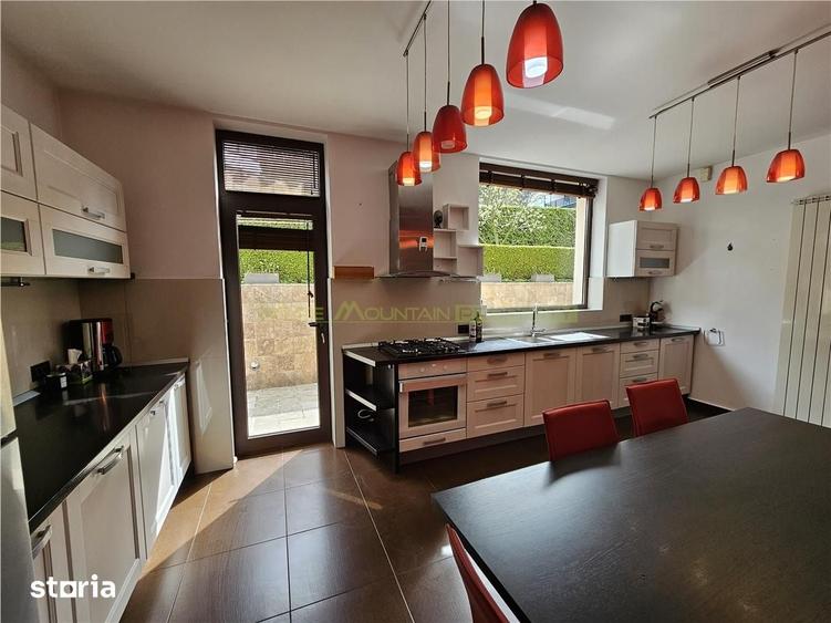 Casă cu 6 camere cu Teren 1100 Mp în Dârste