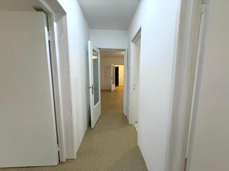 Apartament cu 3 camere semidecomandat în Lujerului