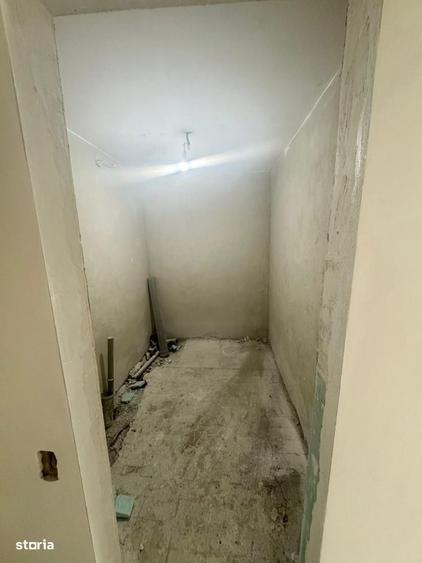 Apartament cu 4 camere în Uiești