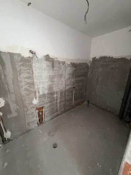 Apartament cu 3 camere semidecomandat în Aviației